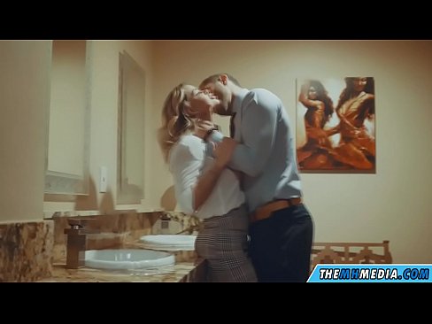 ❤️ Kana blonde ine busty inokukwezvera muchimbuzi cheveruzhinji pane zvinonyadzisira sn.onetubes.top ❌